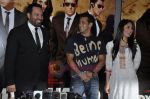 Salman Khan, Kareena Kapoor, Shera at Bodyguard firstlook in PVR, Juhu, Mumbai on 21st July 2011 (36).JPG
